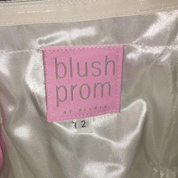 Gorgeous White & Gold Prom Dress - Picture 4 of 6